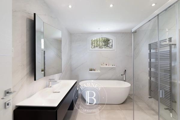 Mougins, Villa 5 Chambres -  258 m² à vendre