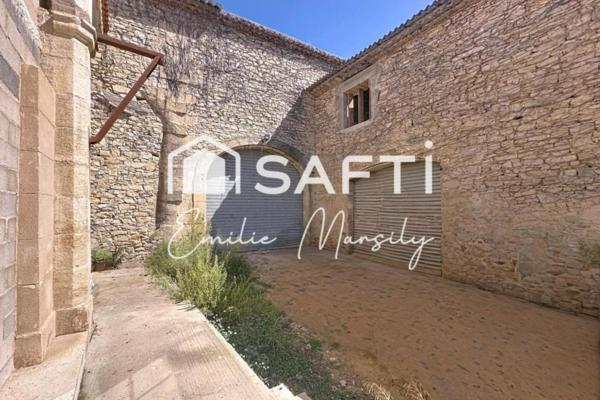 Un projet prêt à démarrer : créez la maison de vos rêves dans une bâtisse en pierre au cœur de Langlade.