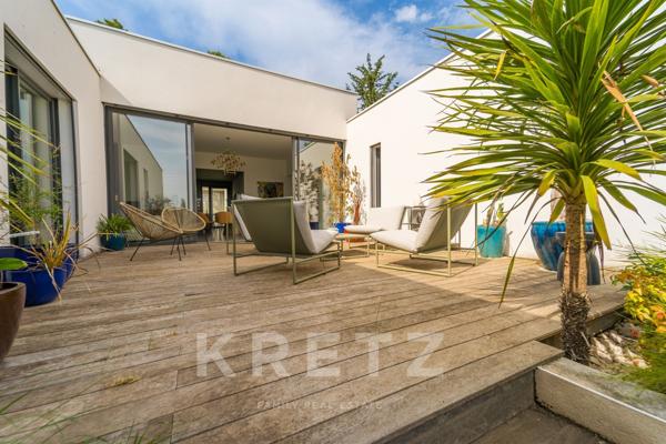 Villa contemporaine sur les hauteurs