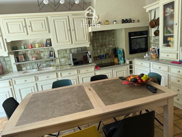 Maison
                                                                                                                                                                                                                                                                                                                        5 pièce(s)                                                                                                                                                                                                          3 chambre(s)                                                                                                                                                                                                          148.8  m²