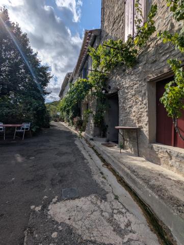Maisons  de charme en pierre de pays 6 chambres , gite de rapport indépendant et jardin