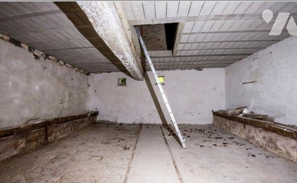 5 mn gare SNCF, corps de ferme à rafraichir + dépendances + appart F2 le tout sur 960 m² de terrain.