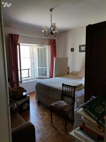 5 mn gare SNCF, corps de ferme à rafraichir + dépendances + appart F2 le tout sur 960 m² de terrain.