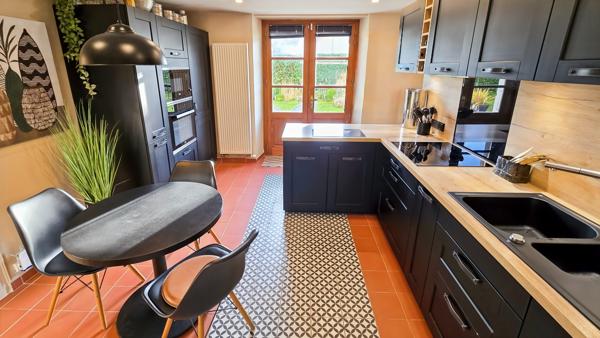 SUPERBE CORPS DE FERME RÉNOVÉ – CHARME, VOLUMES ET POTENTIEL