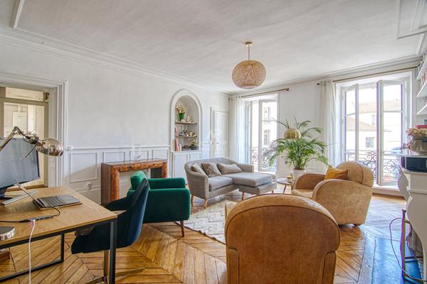 Versailles Mairie Appartement 4 pièces 110 m² au sol situé au 1er étage avec cave et parking en option €787 000 ** - Référence 25908