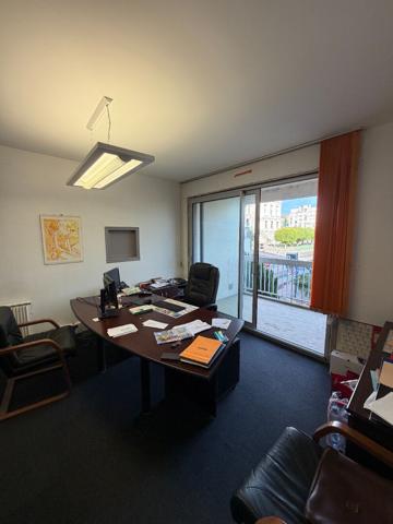 Bureaux à Louer proche de la mairie de Limoges - 90m² - LUMINEUX