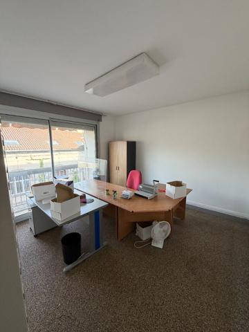 Bureaux à Louer proche de la mairie de Limoges - 90m² - LUMINEUX
