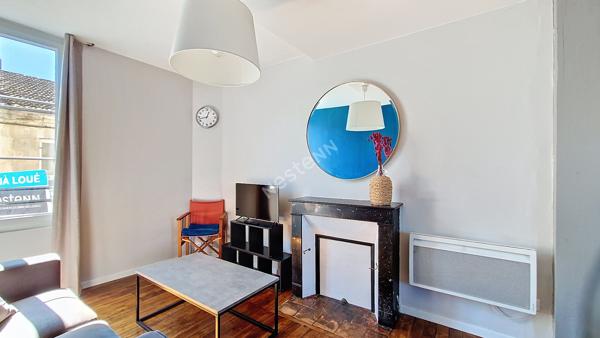 A LOUER APPARTEMENT MEUBLÉ TYPE 2 POITIERS PROCHE HYPER CENTRE GRAND RUE DANS IMMEUBLE CALME ET SECURISÉ
