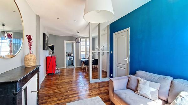 A LOUER APPARTEMENT MEUBLÉ TYPE 2 POITIERS PROCHE HYPER CENTRE GRAND RUE DANS IMMEUBLE CALME ET SECURISÉ