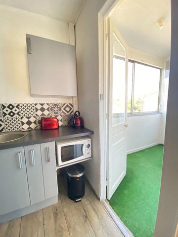 A LOUER APPARTEMENT MEUBLÉ TYPE 2 POITIERS PROCHE HYPER CENTRE GRAND RUE DANS IMMEUBLE CALME ET SECURISÉ