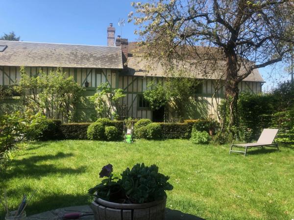 Maison de caractère de 264 M2 11 pièces 7 chambres sur un terrain de 770 m2 joliment arboré et fleuri centre ville proximité à pieds des commerces