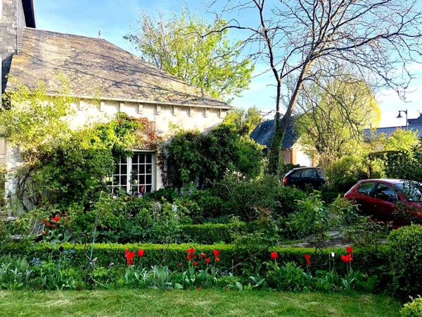 Maison de caractère de 264 M2 11 pièces 7 chambres sur un terrain de 770 m2 joliment arboré et fleuri centre ville proximité à pieds des commerces