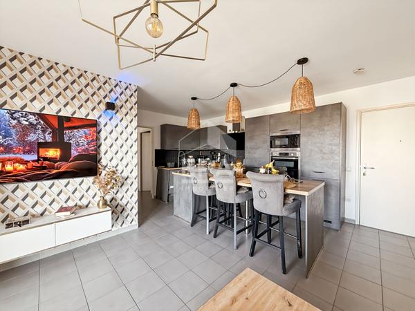 À vendre  Appartement 4 pièces de 79 m² + terrasse de 19 m² + parking Résidence Cap Futura, Marseille 10e