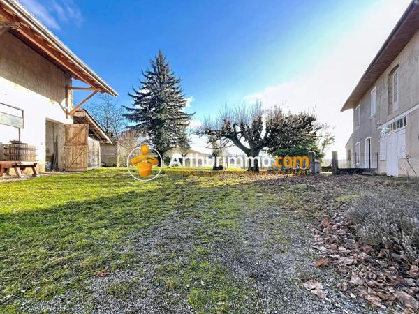 Vente Maison 8 pièces 300 m2 à Montcarra