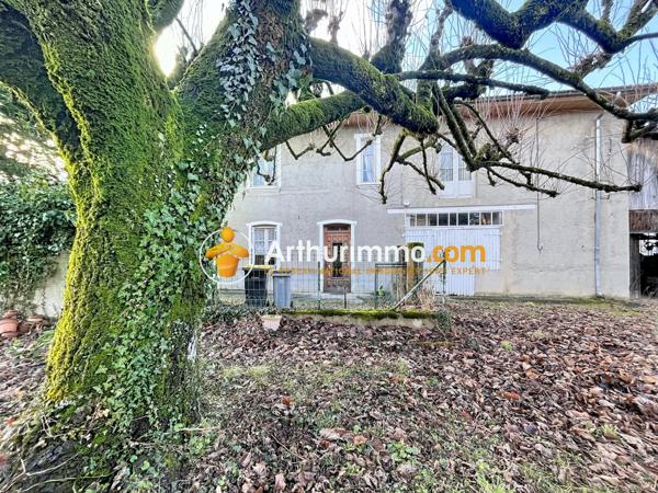 Vente Maison 8 pièces 300 m2 à Montcarra