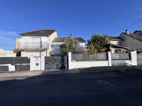 À vendre - Maison individuelle, 8 pièces située à Champigny-sur-Marne (94500)