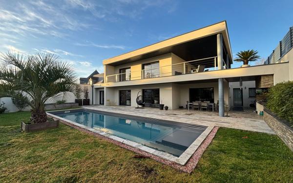 Maison à vendre    7 pièces •  Idron