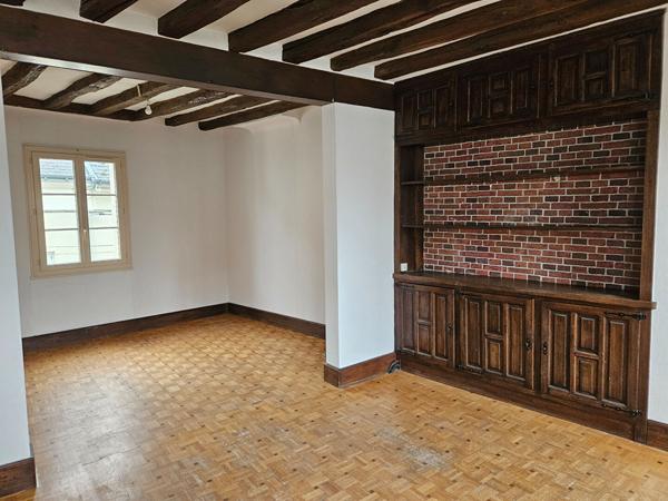 Appartement rénové à louer en plein centre ville de Sainte Maure