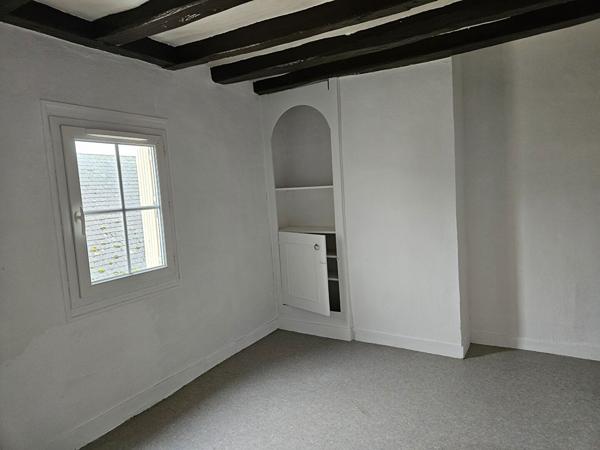 Appartement rénové à louer en plein centre ville de Sainte Maure