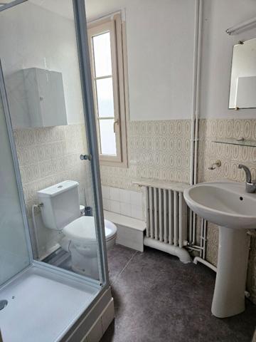 Appartement rénové à louer en plein centre ville de Sainte Maure