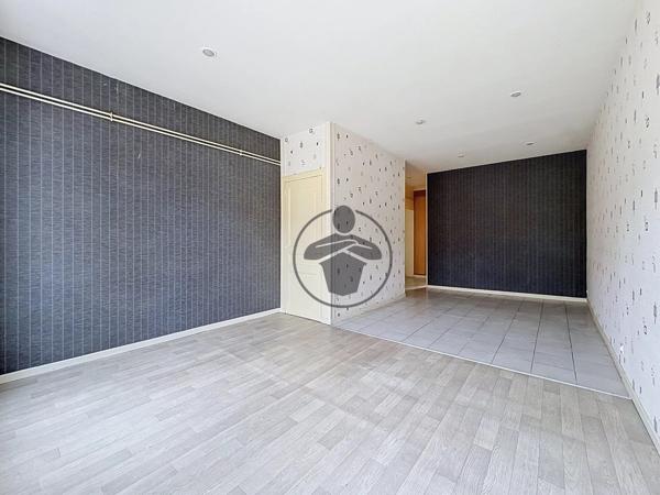 Location                                                      Appartement
                        
                     3 pièces                      57 m2                     à Saint-Quentin