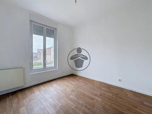 Location                                                      Appartement
                        
                     3 pièces                      57 m2                     à Saint-Quentin