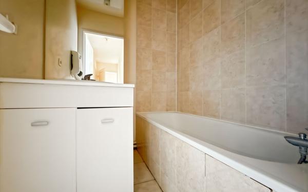 Appartement à vendre    3 pièces • 63,13 m2 Saint-Denis-de-l'Hôtel