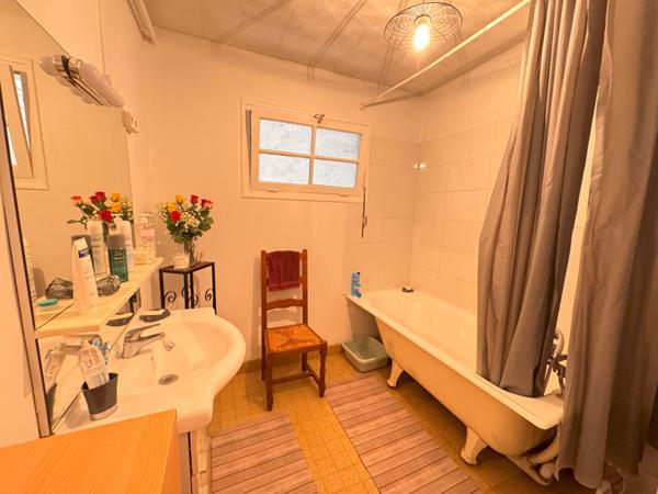 Maison 5 pieces, Salon, Cuisine, Salle a manger, 3 chambres, Salle de bains, Grenier, Garage, Cave, Jardin