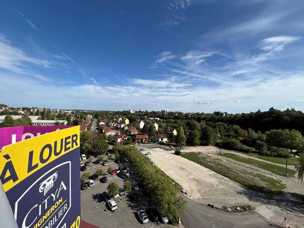 Appartement à louer 3 pièces 55.75m² Montbéliard (25200)