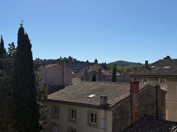 SPACIEUX 3 PIÈCES AVEC SÉJOUR CATHÉDRALE ET LOGGIA AVEC VUE CITÉ