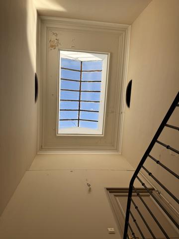 SPACIEUX 3 PIÈCES AVEC SÉJOUR CATHÉDRALE ET LOGGIA AVEC VUE CITÉ
