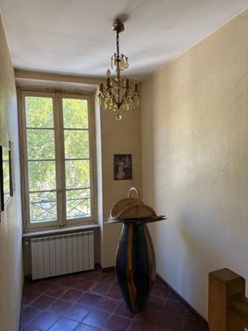 SPACIEUX 3 PIÈCES AVEC SÉJOUR CATHÉDRALE ET LOGGIA AVEC VUE CITÉ