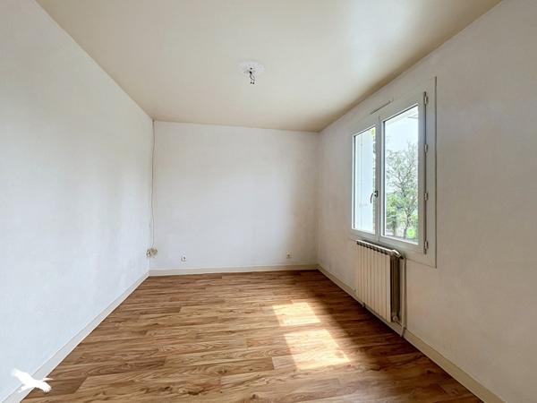 Maison à vendre 161 250 € Saint-Épain 3 p 61 m² DPE D