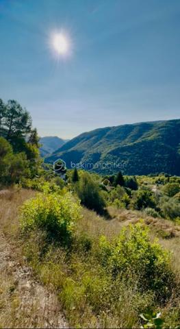 Terrain de 2 126 m²