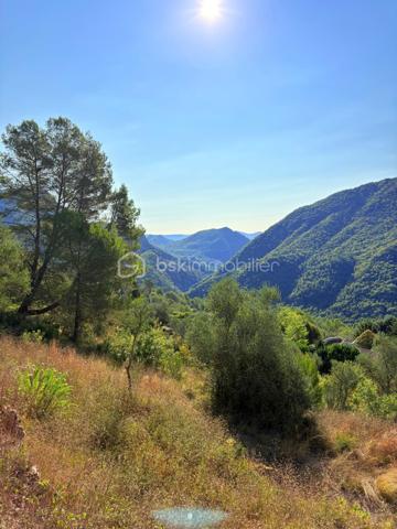 Terrain de 2 126 m²