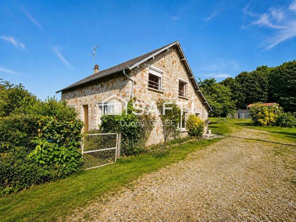 À la recherche d'un cadre de vie paisible avec de l'espace et du potentiel ? Découvrez cette propriété de caractère située sur la commune de Barenton, au cœur d'un environnement verdoyant et préservé, avec près de 12 hectares de terrain attenants.