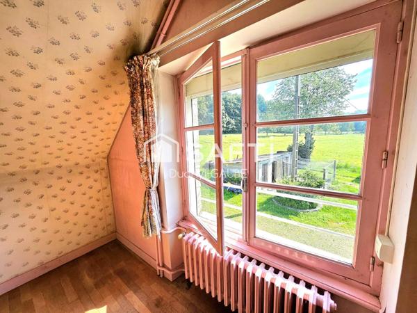 À la recherche d'un cadre de vie paisible avec de l'espace et du potentiel ? Découvrez cette propriété de caractère située sur la commune de Barenton, au cœur d'un environnement verdoyant et préservé, avec près de 12 hectares de terrain attenants.