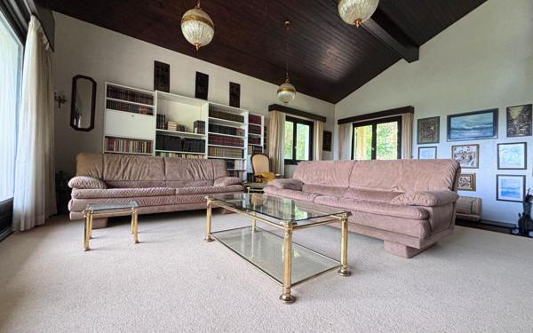 Maison à vendre    5 pièces • 207 m2 Gex