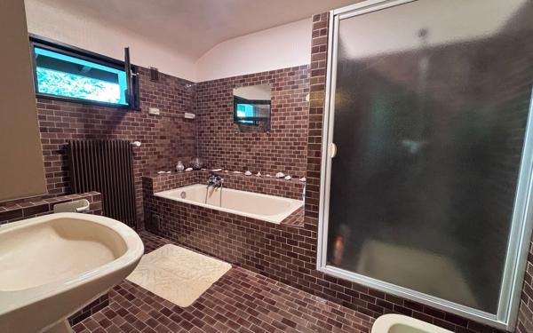 Maison à vendre    5 pièces • 207 m2 Gex