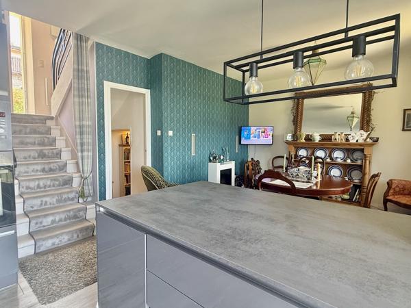 Maison de village en pierre avec terrasse, jardin et vue magnifique
