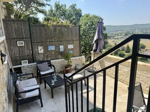 Maison de village en pierre avec terrasse, jardin et vue magnifique