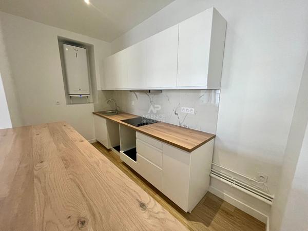 HYPER CENTRE POISSY, charmant appartement 2 pièce(s) 63.95 m2 €275 000 ** - Référence 8954
