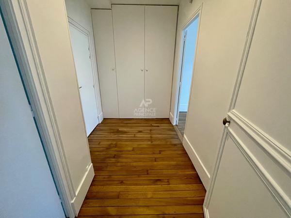 HYPER CENTRE POISSY, charmant appartement 2 pièce(s) 63.95 m2 €275 000 ** - Référence 8954