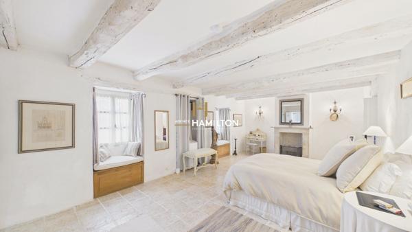ÉLÉGANTE PROPRIÉTÉ DE CAMPAGNE AVEC GÎTE ANNEXE, PISCINE CHAUFFÉE ET VUES PANORAMIQUES PRÈS DE CORDES-SUR-CIEL Cordes sur ciel