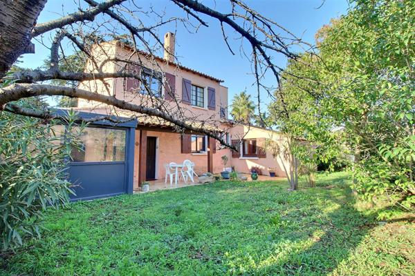 Maison familiale aux multiples possibilités ? Belle parcelle arborée de 580 m²