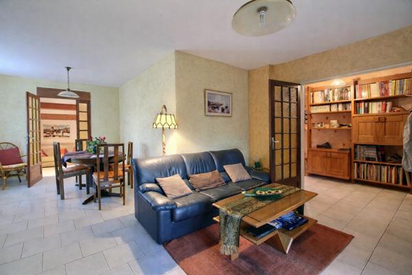 Maison familiale aux multiples possibilités ? Belle parcelle arborée de 580 m²