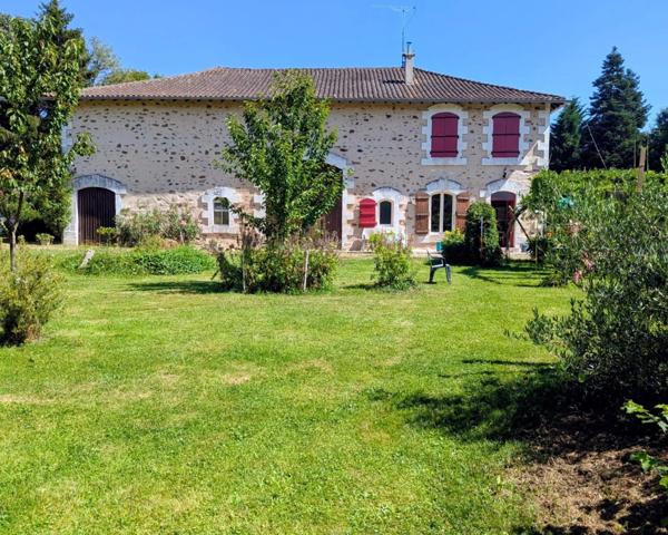 Charmante maison en pierre avec grange & jardin de 7 000 m² – Saulgond ✨