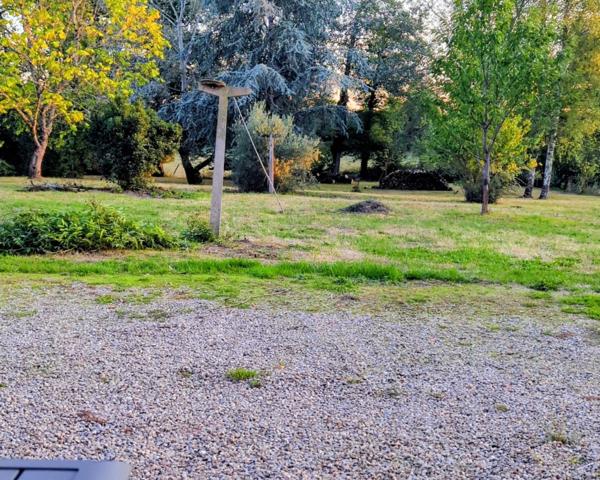 Charmante maison en pierre avec grange & jardin de 7 000 m² – Saulgond ✨