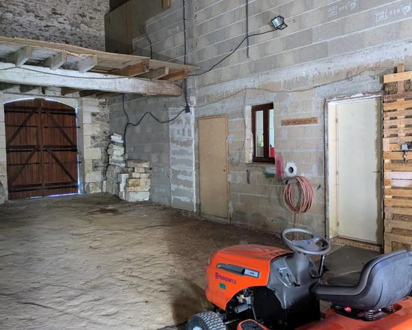 Charmante maison en pierre avec grange & jardin de 7 000 m² – Saulgond ✨