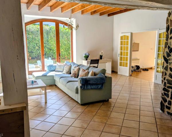 Charmante maison en pierre avec grange & jardin de 7 000 m² – Saulgond ✨